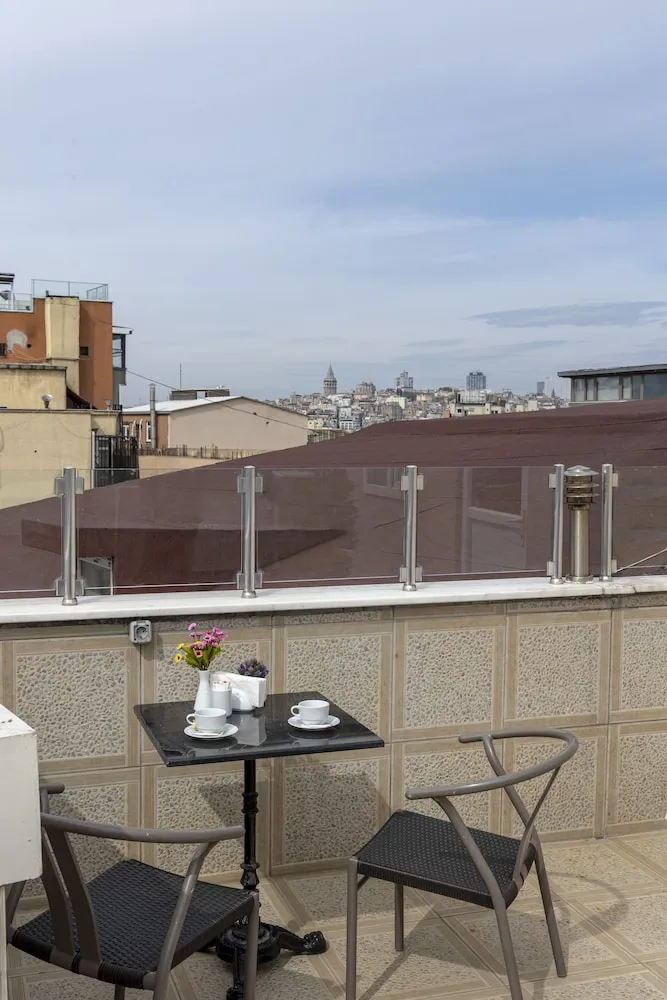 Dört Kişilik Oda, Balkon