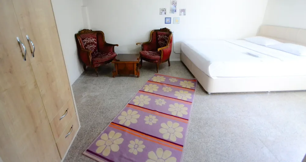 Standard Tek Büyük Yataklı Oda