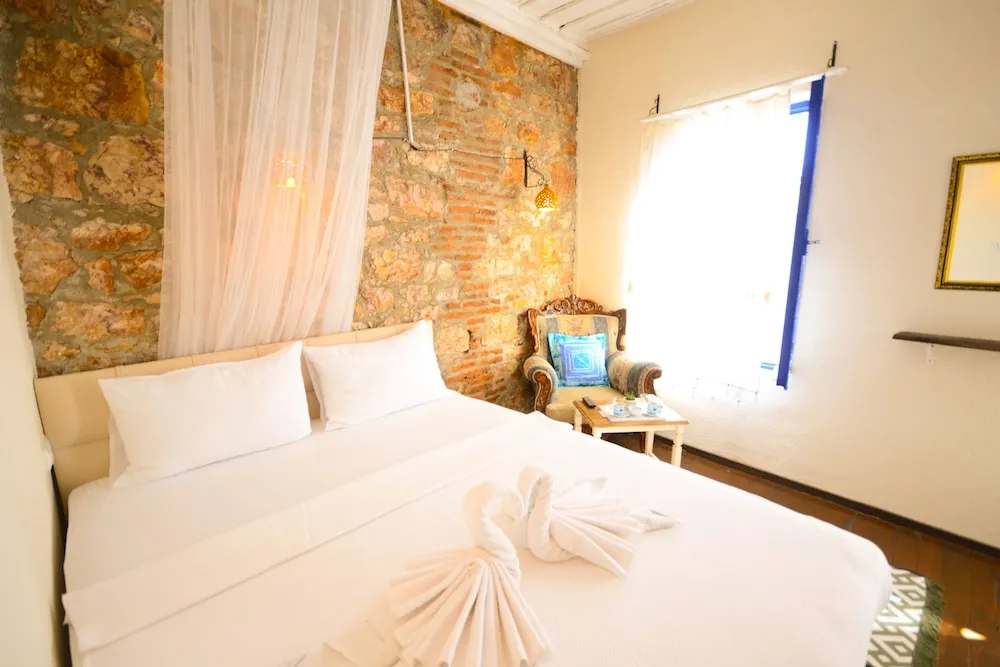 Standard Tek Büyük Yataklı Oda