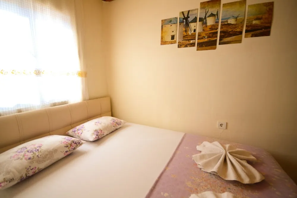 Standard Tek Büyük Yataklı Oda