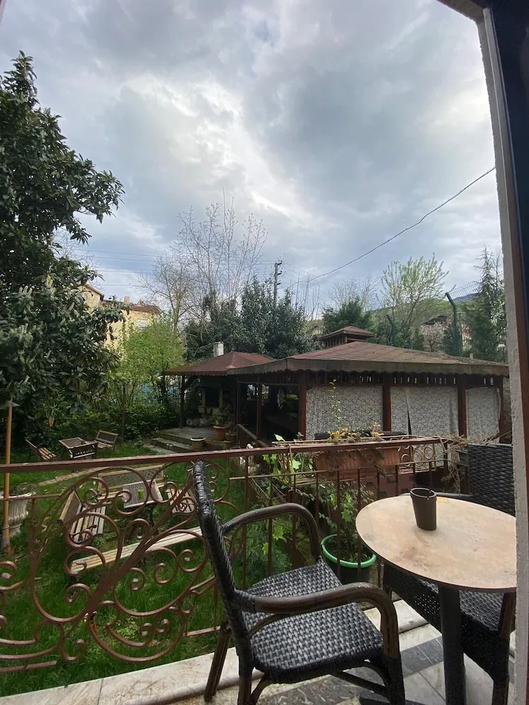 Üç Kişilik Oda