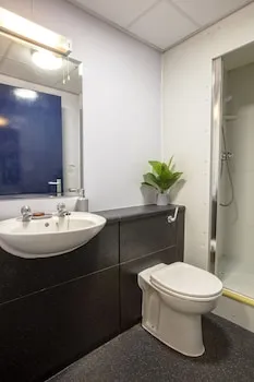 Belmont Apartments and Rooms