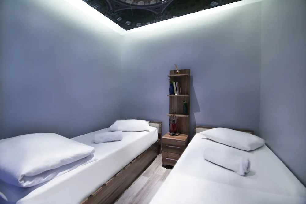 Basic Tek Büyük Yataklı Oda, Ortak Banyo