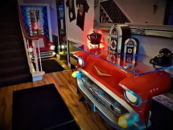 Cadillac Kustomz Hotel