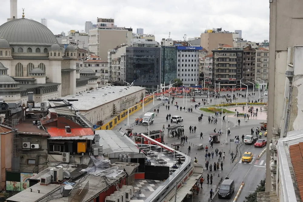 Superior Üç Kişilik Oda, Balkon, Şehir Manzaralı