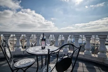 Victoria Court Suites