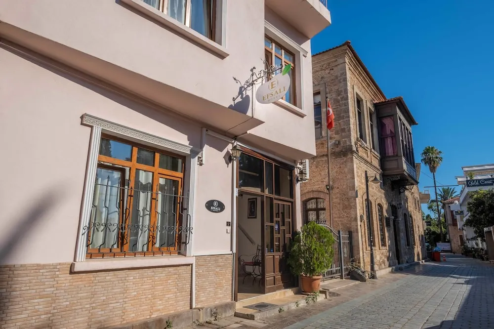 Konaklama yerinin ön cephesi