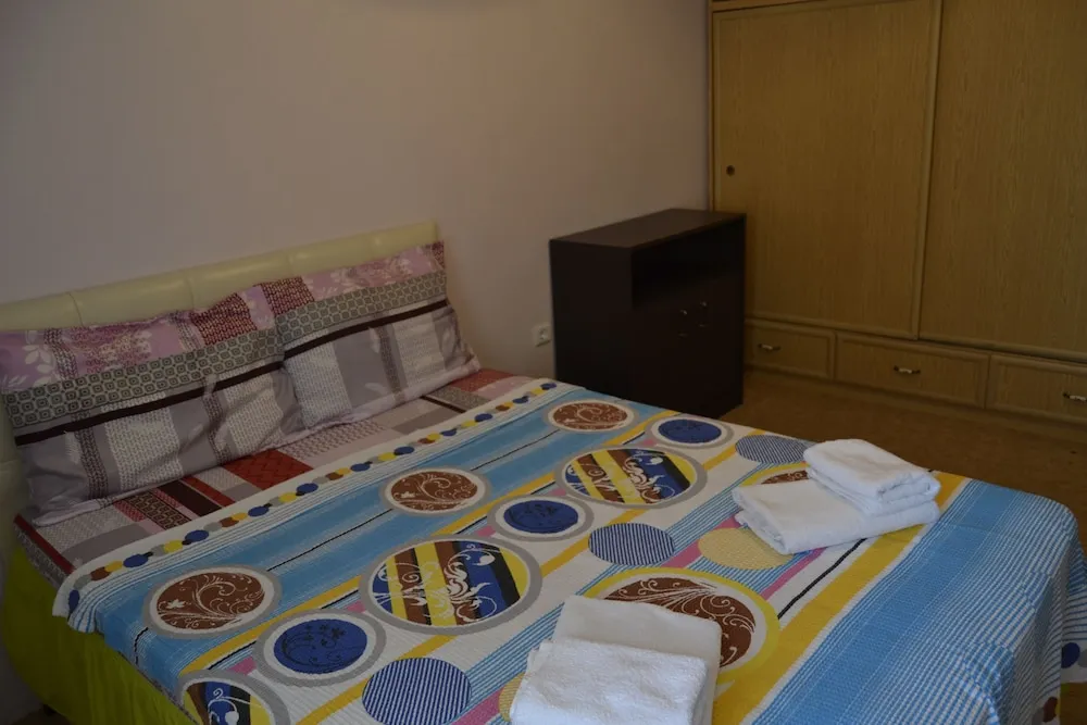 Tek Büyük Yataklı Oda, Ortak Banyo