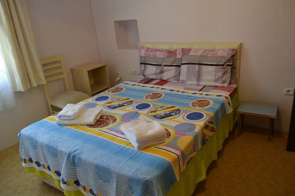 Tek Büyük Yataklı Oda, Ortak Banyo