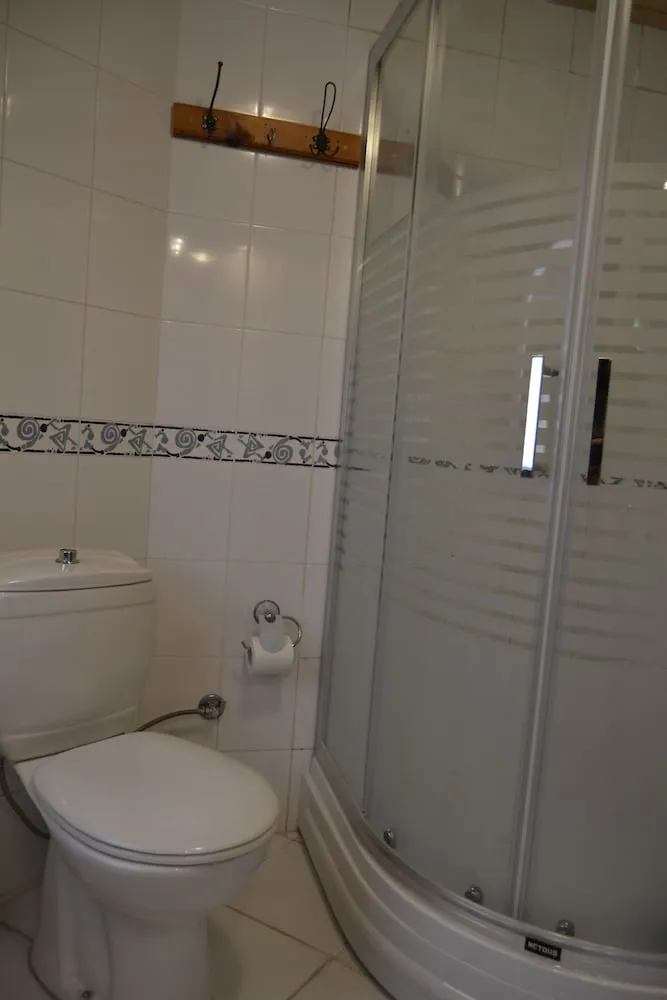 Tek Büyük Yataklı Oda, Ortak Banyo