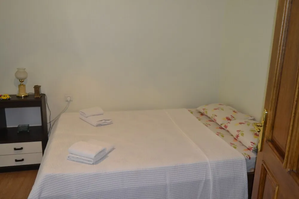 Tek Büyük Yataklı Oda, Ortak Banyo