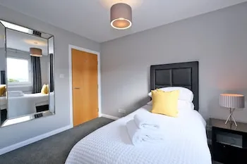 Bright and Spacious Home With a Balcony and City Views