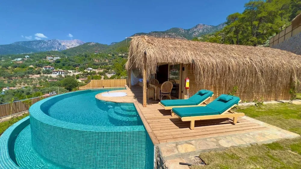 Ihlamur ( Private Pool and Jacuzzi )