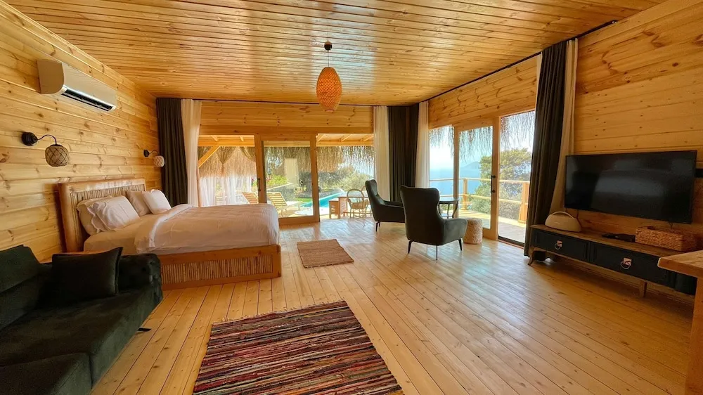 ZEYTIN SUITE (private pool and jaccuzi)