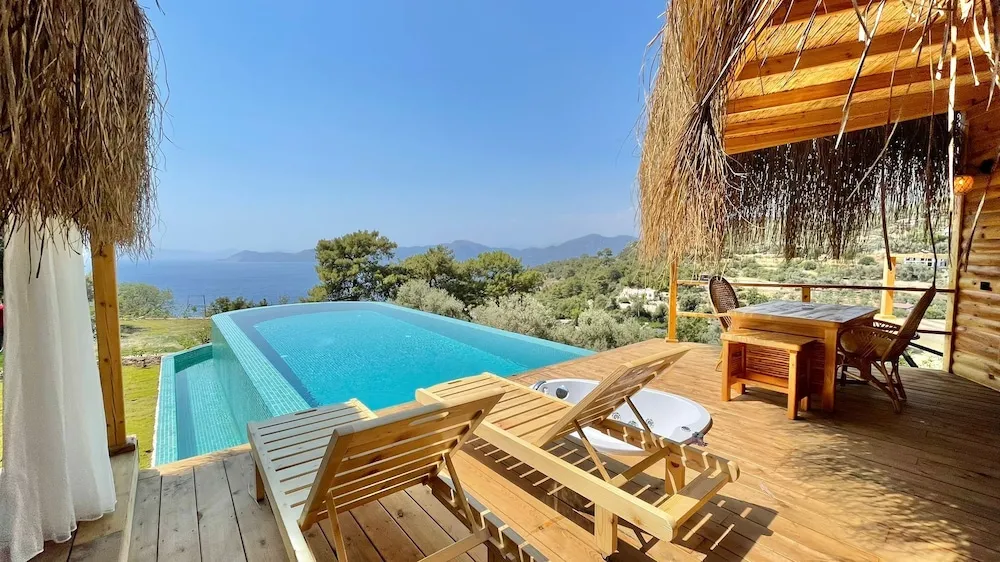 ZEYTIN SUITE (private pool and jaccuzi)