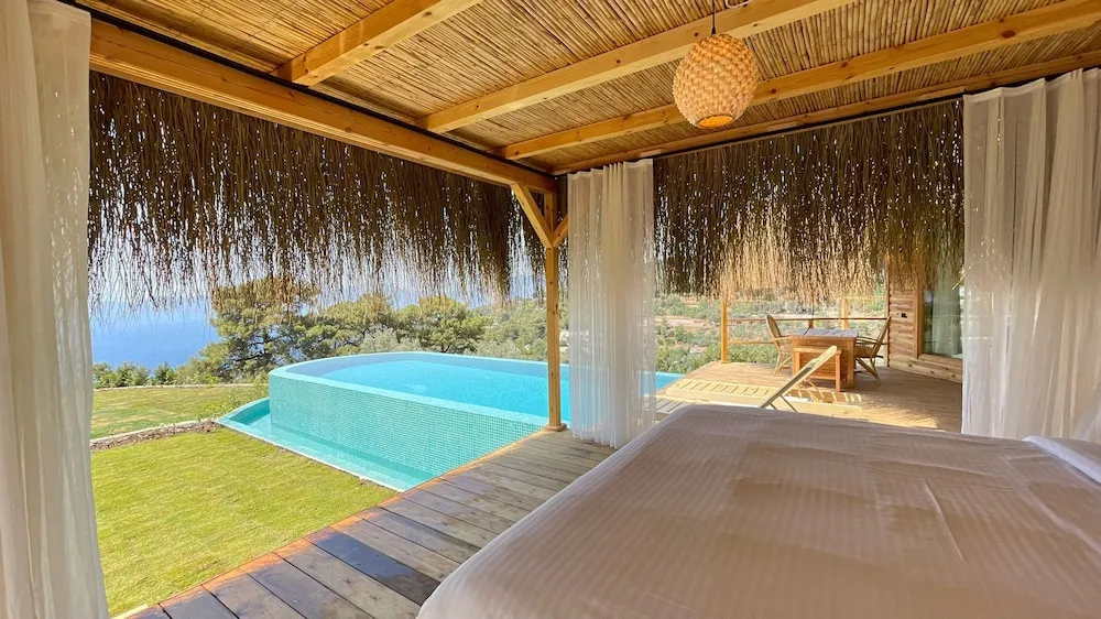 ZEYTIN SUITE (private pool and jaccuzi)