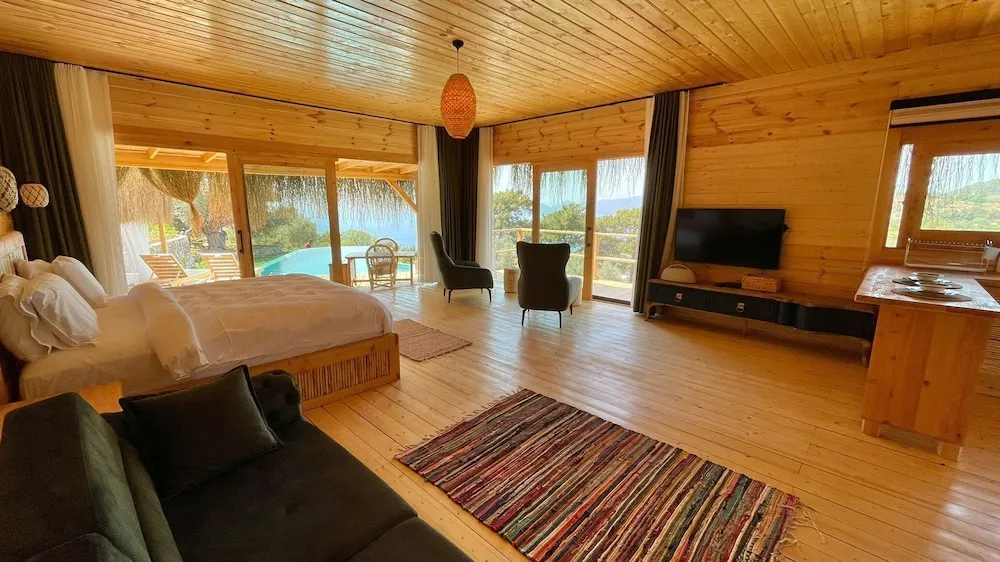 ZEYTIN SUITE (private pool and jaccuzi)