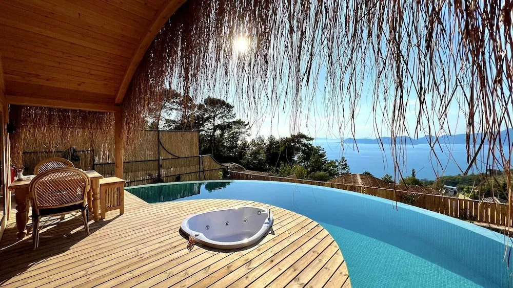 Mese ( Private Pool and Jacuzzi )