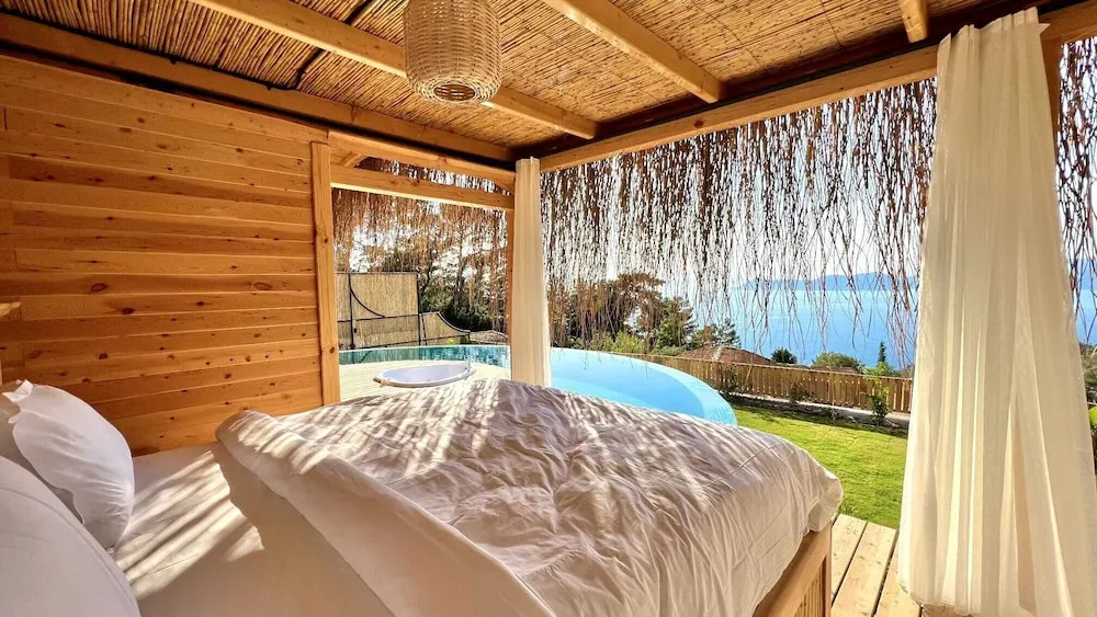 Mese ( Private Pool and Jacuzzi )