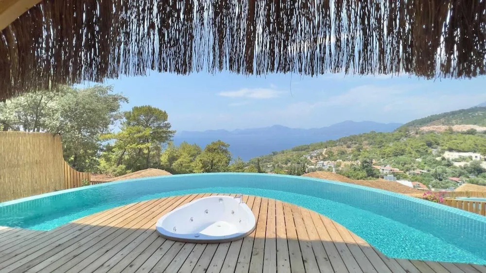 Lotus ( Private Pool and Jacuzzi )