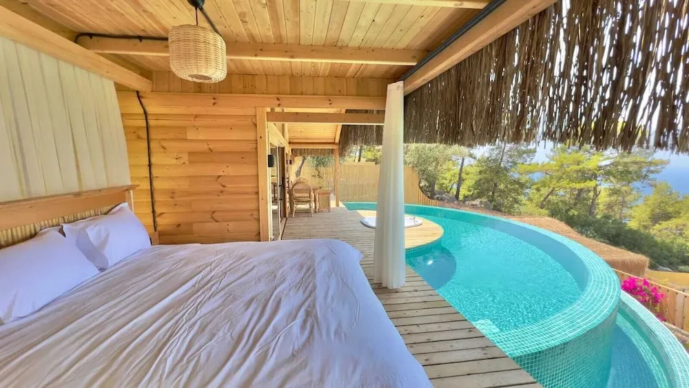 Lotus ( Private Pool and Jacuzzi )