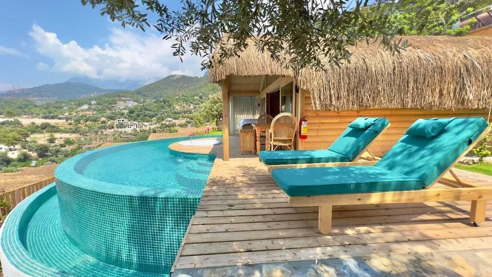 Lotus ( Private Pool and Jacuzzi )