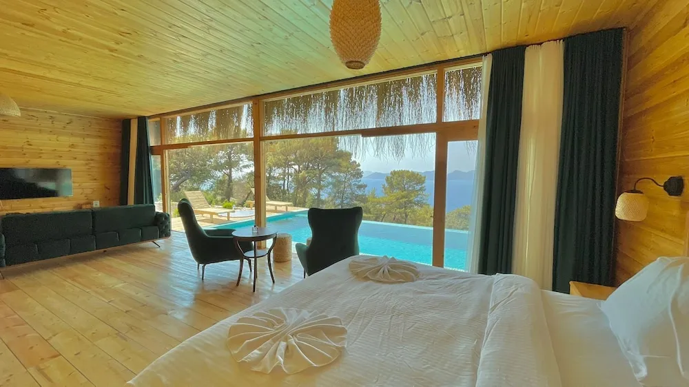 SANDAL SUITE (private pool and jaccuzi)