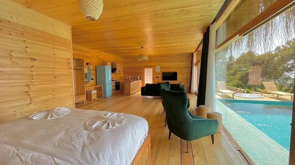 SANDAL SUITE (private pool and jaccuzi)