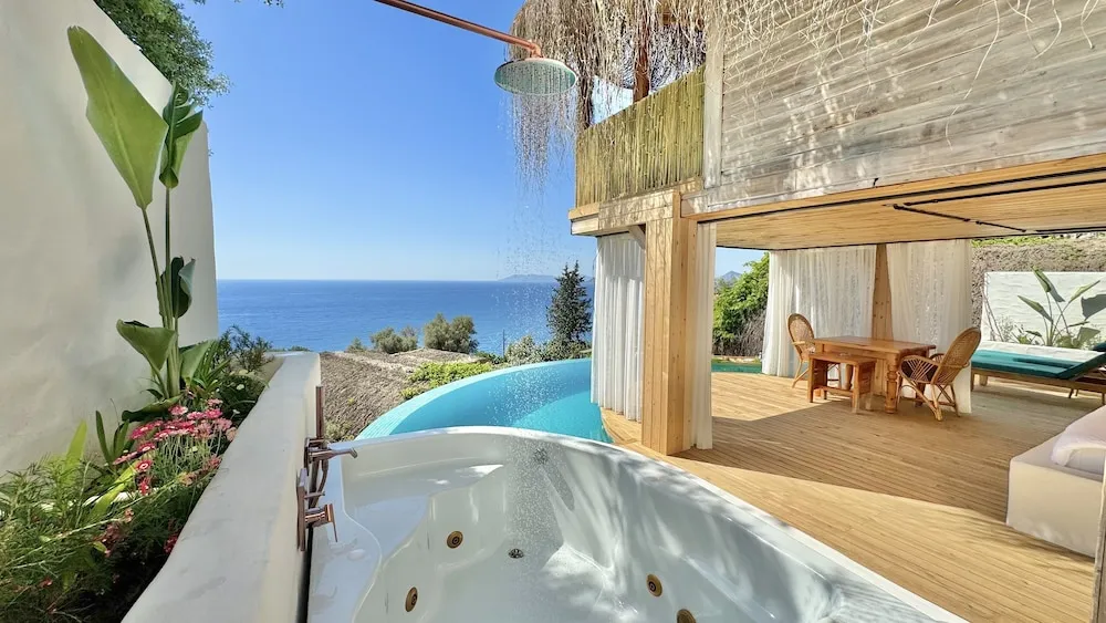 Papatya ( Full Sea View , Private Pool and Jacuzzi )