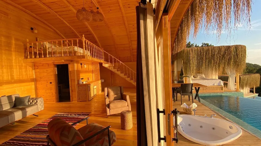 LAVANTA ( Private Pool and Jacuzzi )