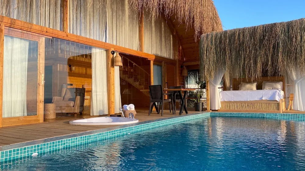 LAVANTA ( Private Pool and Jacuzzi )