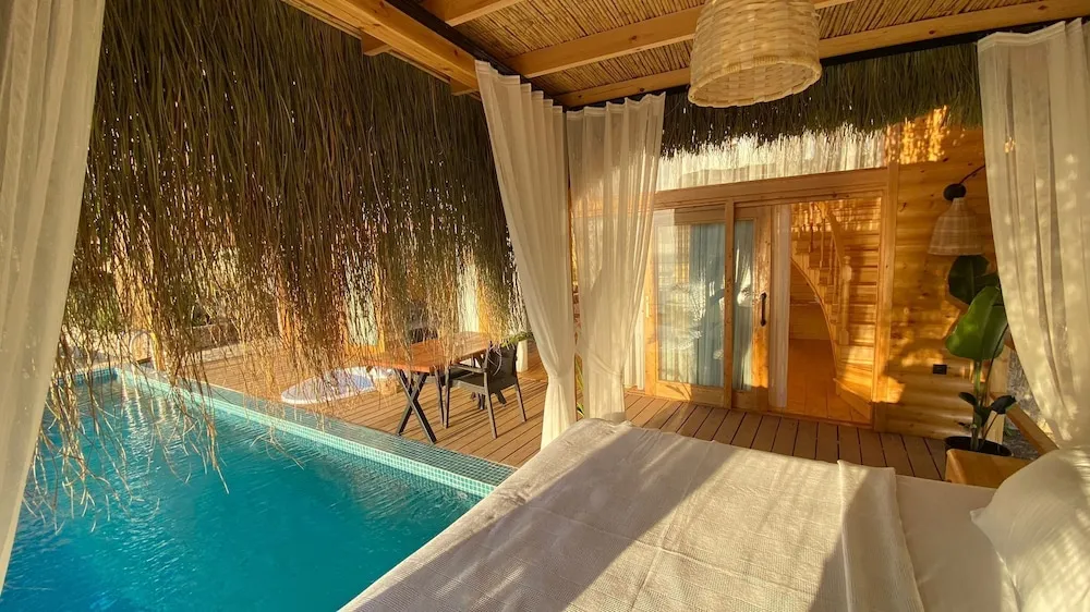 LAVANTA ( Private Pool and Jacuzzi )