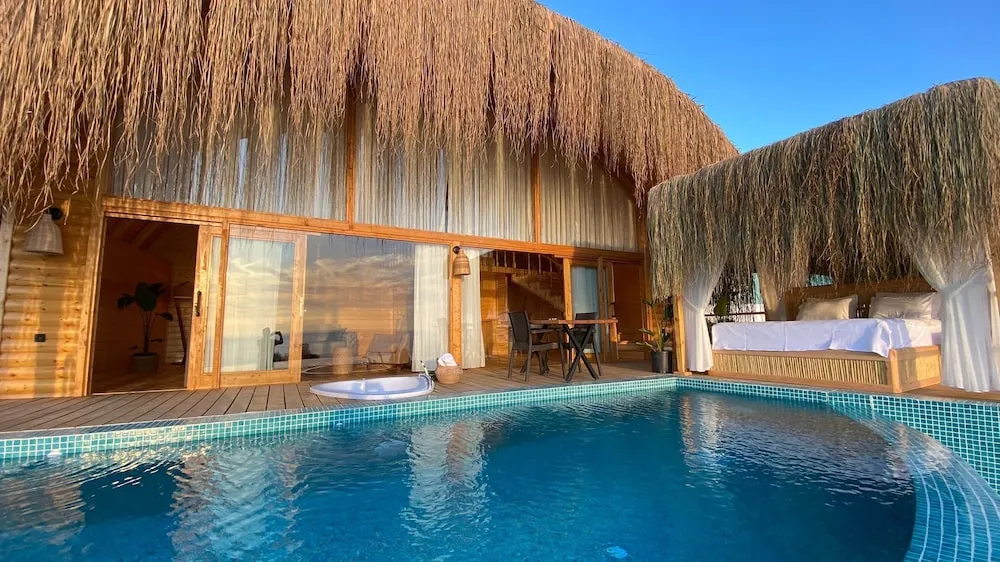 LAVANTA ( Private Pool and Jacuzzi )
