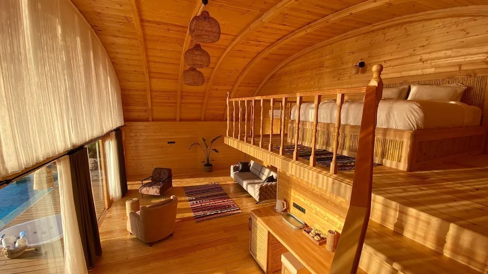 LAVANTA ( Private Pool and Jacuzzi )
