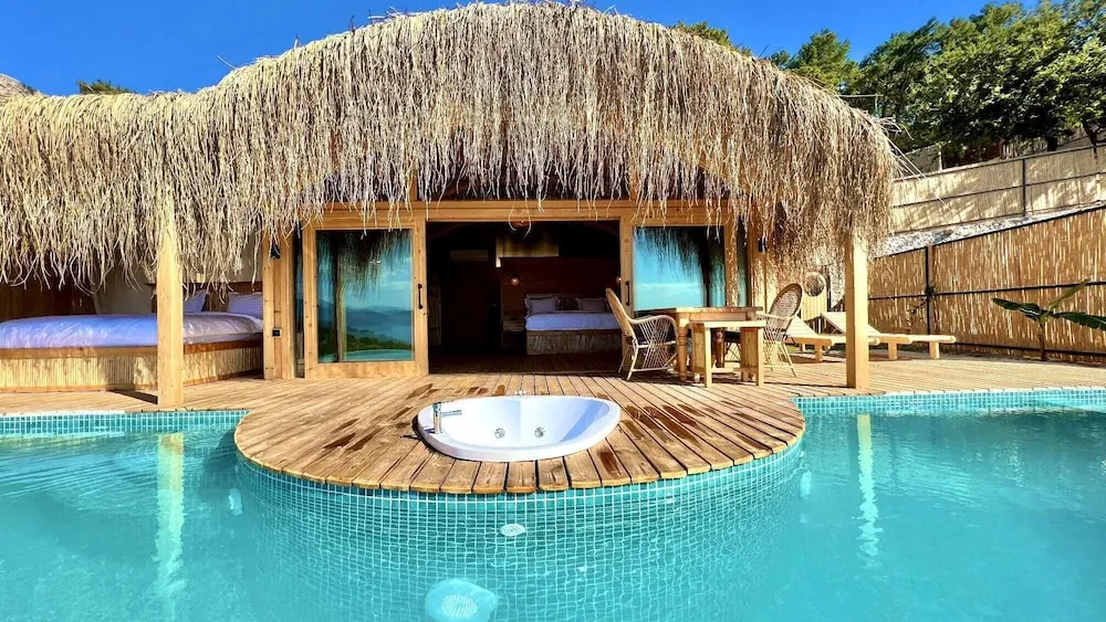 Ladin ( Private Pool And Jacuzzi )