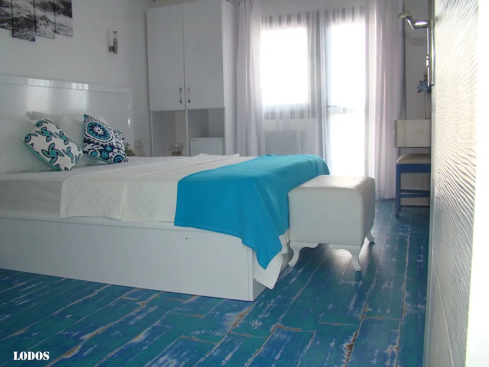 Standard Tek Büyük Yataklı Oda, Balkon, Kısmi Deniz Manzaralı (Lodos)