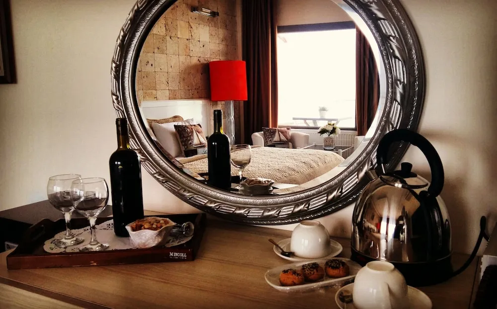 Deluxe Tek Büyük Yataklı Oda, Balkon, Deniz Manzaralı (Karayel)
