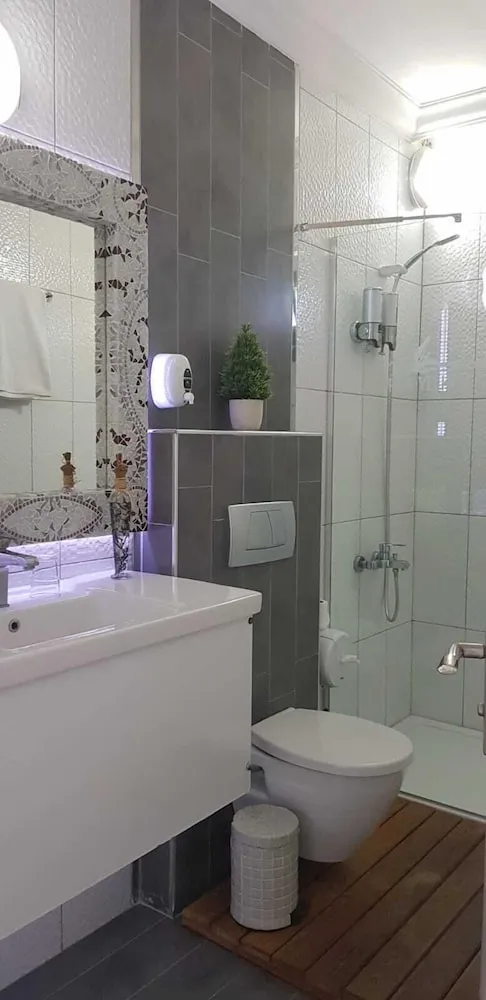 Deluxe Tek Büyük Yataklı Oda, Balkon, Deniz Manzaralı (Karayel)