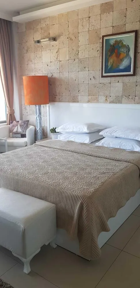 Deluxe Tek Büyük Yataklı Oda, Balkon, Deniz Manzaralı (Karayel)