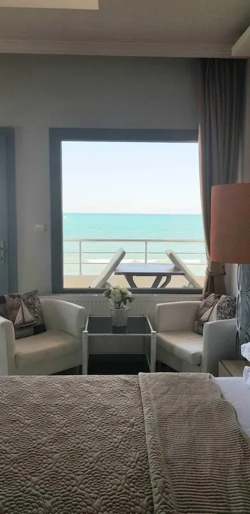 Deluxe Tek Büyük Yataklı Oda, Balkon, Deniz Manzaralı (Karayel)