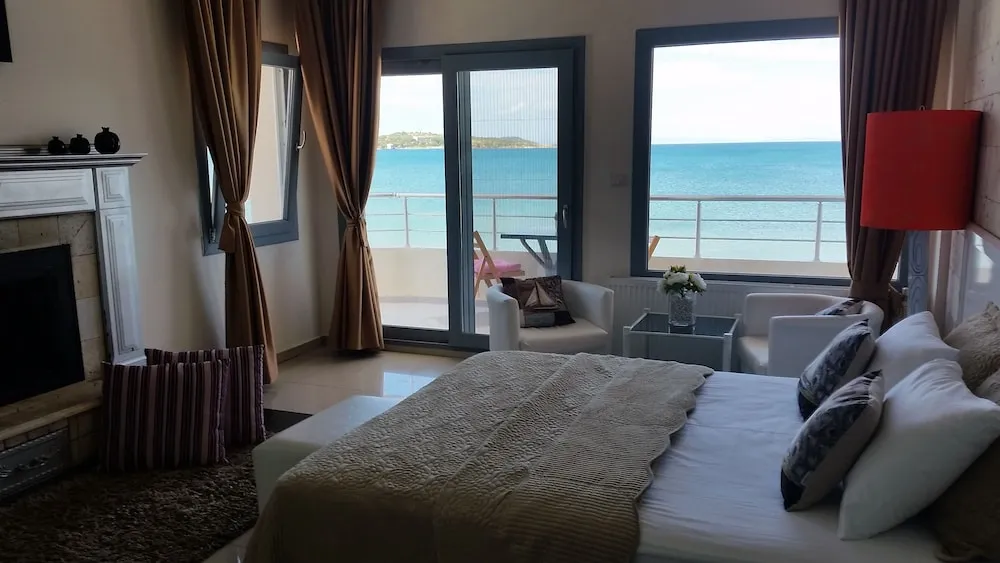 Deluxe Tek Büyük Yataklı Oda, Balkon, Deniz Manzaralı (Karayel)