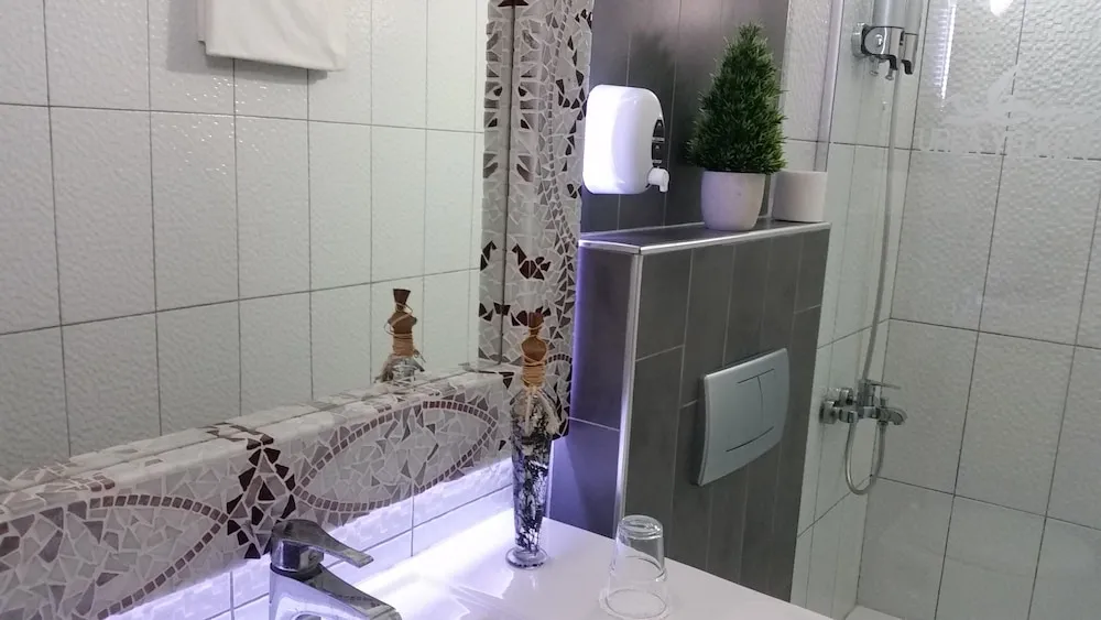 Deluxe Tek Büyük Yataklı Oda, Balkon, Deniz Manzaralı (Karayel)