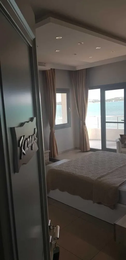 Deluxe Tek Büyük Yataklı Oda, Balkon, Deniz Manzaralı (Karayel)