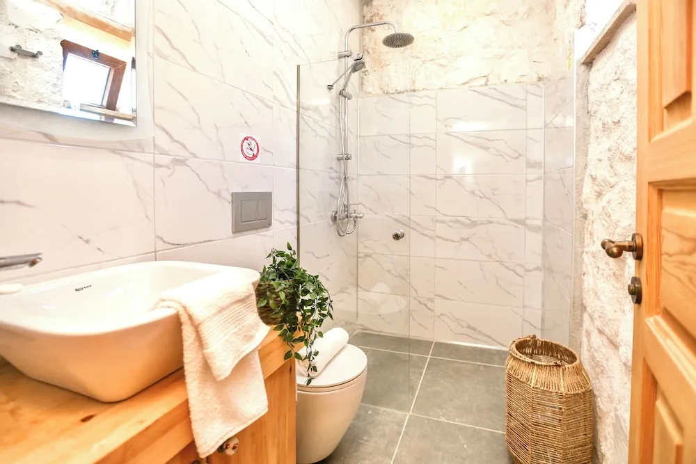 Comfort Oda, 1 Çift Kişilik Yatak, Sigara İçilmez, Avlu Manzaralı