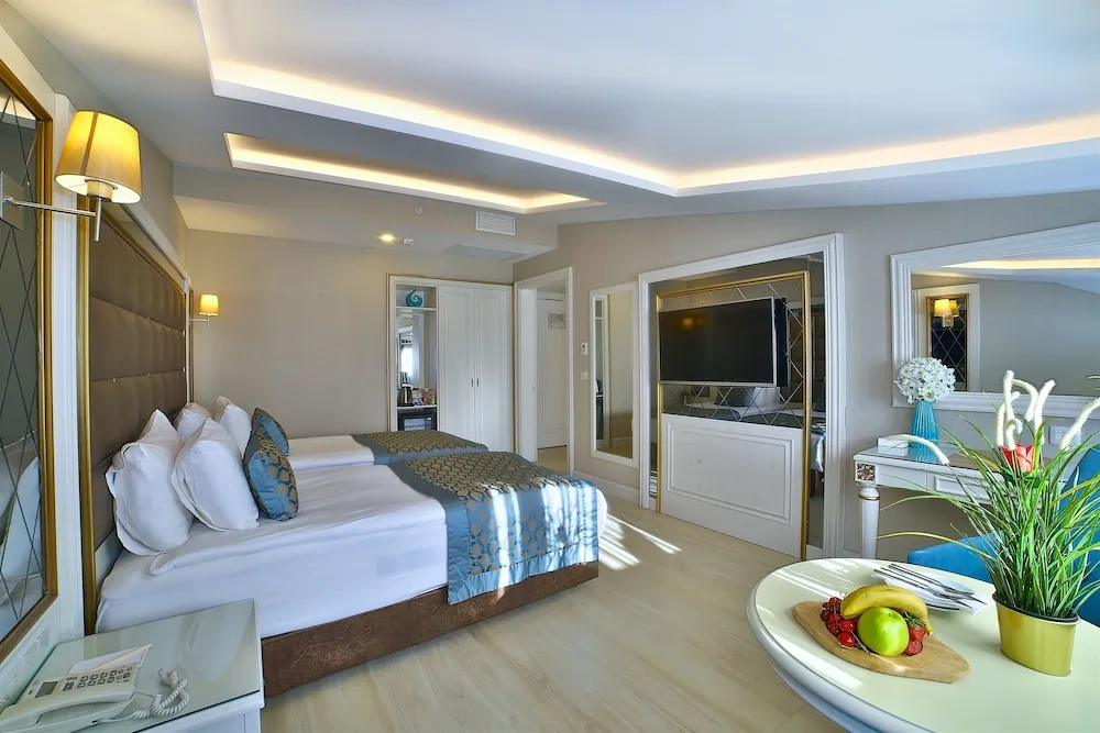 Corner Quadruple Room