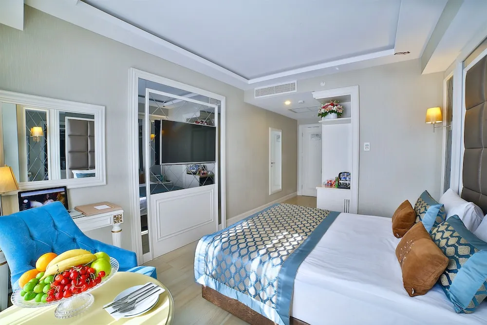 Standard Room with King Bed