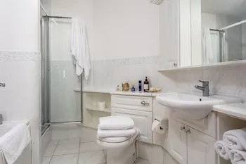 Turnberry Serviced Apartments