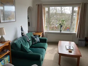 The Waterside Apartment 6