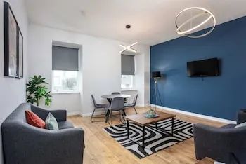The Annick Suite No.2