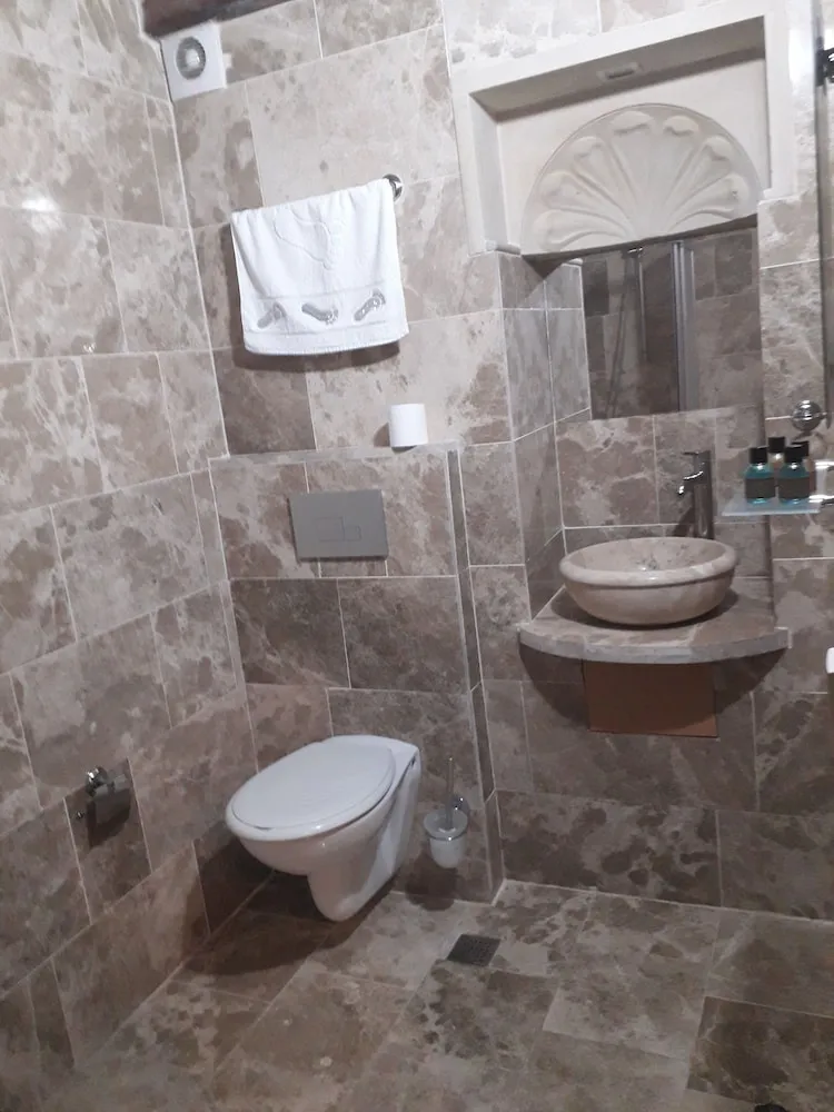Traditional Tek Büyük Yataklı Oda